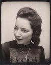 Margot Bendheim während ihrer Untertauchzeit, getarnt mit Kreuz und gefärbten Haaren, Berlin 1943